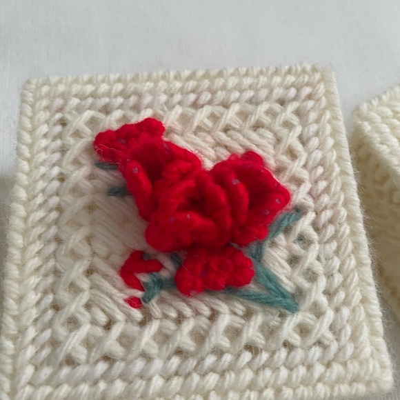 Set of 6 Handmade Plastic canvas & Yarn Floral Trinket Boxes - Picture 10 of 11